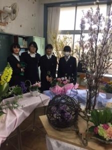教えに行っている中学校の花道部の作品展｜「花の店けむりやま」　（東京都東大和市の花キューピット加盟店 花屋）のブログ