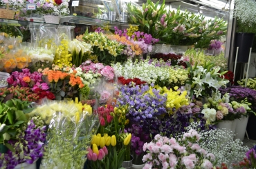 「花の店けむりやま」　（東京都東大和市）の花屋店舗写真2